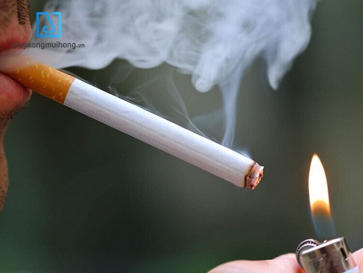 Khói thuốc lá là một trong nhiều nguyên nhân gây bệnh hen suyễn