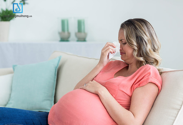 Viêm mũi dị ứng thai kỳ thường kéo dài từ 6 tuần trở lên mà không có nguyên nhân rõ ràng