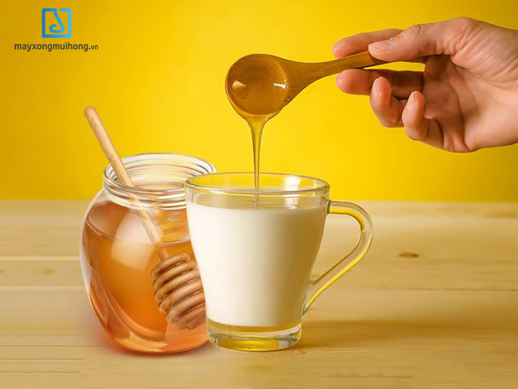Cách chữa đau họng bằng mật ong và sữa rất hiệu quả đối với chứng ho khan hoặc ho khan