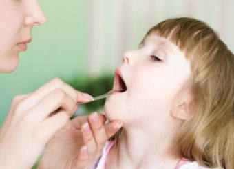 7 cách chữa viêm họng cho trẻ bài thuốc dân gian tại nhà